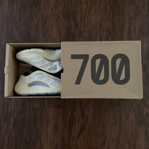 YEEZY Azael size 10 (Authentic)